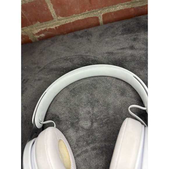 Apple Beats EP On-Ear Wired Headphones White Used Working - Picture 5 of 7